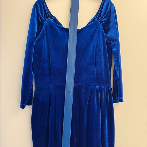 Starlet Wiggle Dress in Blue Velvet from Vixen by Micheline Pitt - Picture 7 of 7